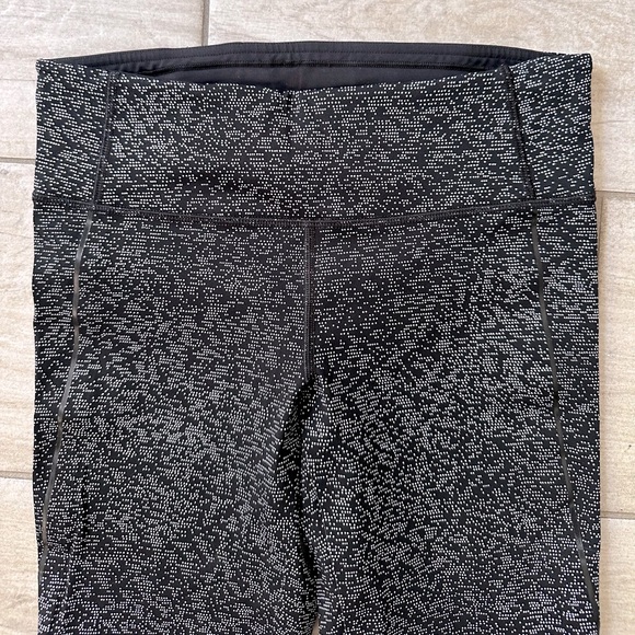 *SOLD*Lululemon Quick Pace 7/8 Cropped Soundwave Alpine Tights Size 6 - Picture 10 of 15